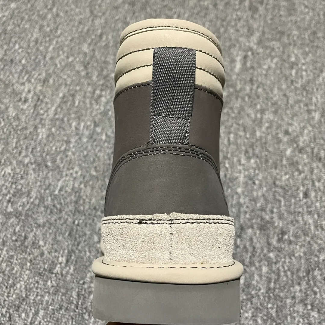 Pick up locally 💰640. The core recommendation is good price. The platform is exclusively for foreign trade. UGG men's snow boots 1097089. The foreign trade platform is full of Z. High-end retail is exclusively for quality. Produced by the production line of a ten-year-old brand shoemaking factory. Pay attention to every detail. Longfeng A-grade genuine sheep fur is integrated. Created in full compliance with the ZP process. Size: 40 41 42 43 44